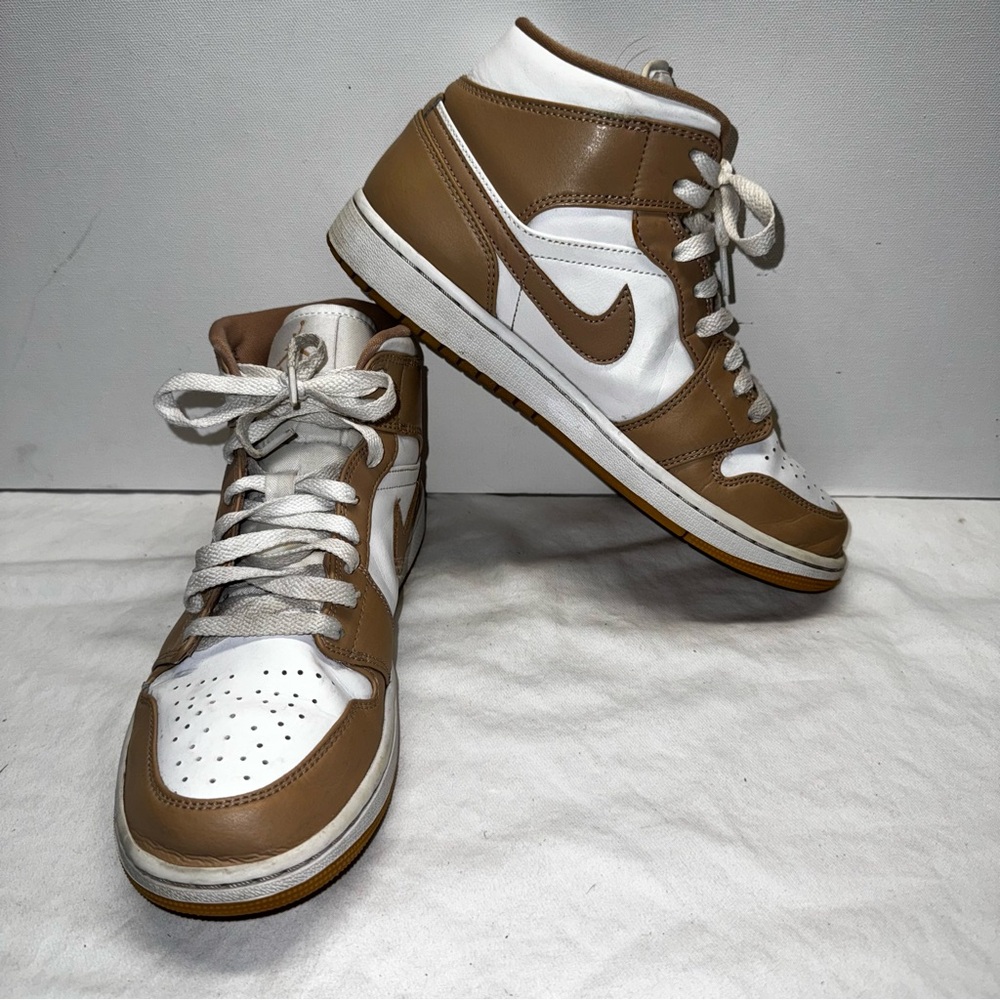 Mens Nike Air Jordan 1 Mid "Tan Gum" 554724-271 Size 9.5